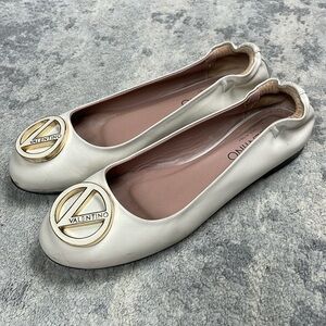 Valentino Calliope Leather Ballet Flats V Medallion Ivory Cream Sz 8